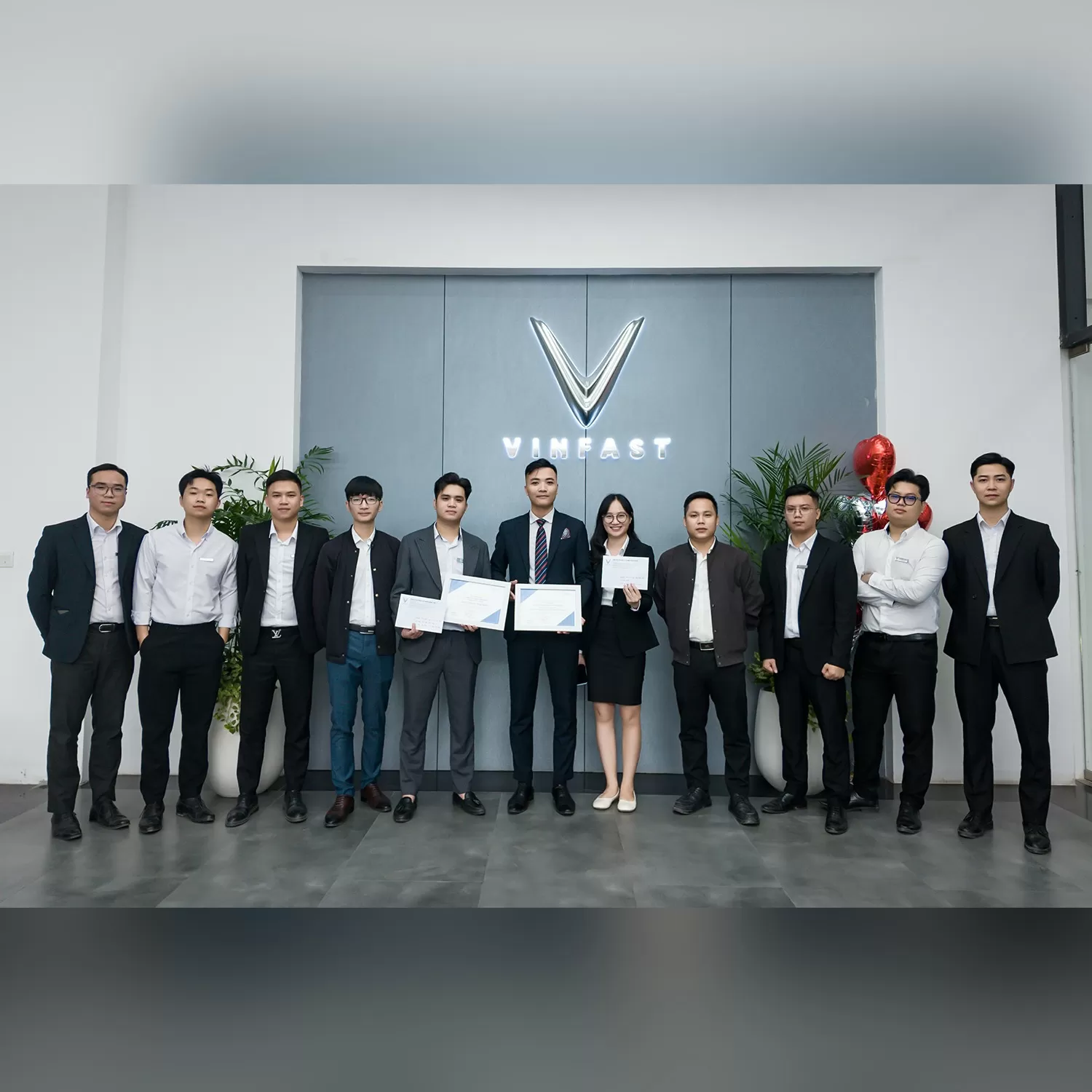 VINFAST PHẠM VĂN ĐỒNG VINH DANH CÁ NHÂN VÀ TẬP THỂ XUẤT SẮC PHÒNG KINH DOANH THÁNG 10.2025